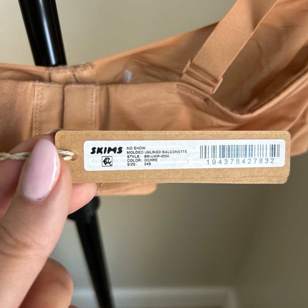SKIMS Nude Underwire Bra - Picture 5 of 5
